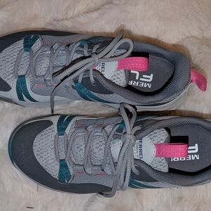 Merrell Women's Gray and Pink Athletic Shoes